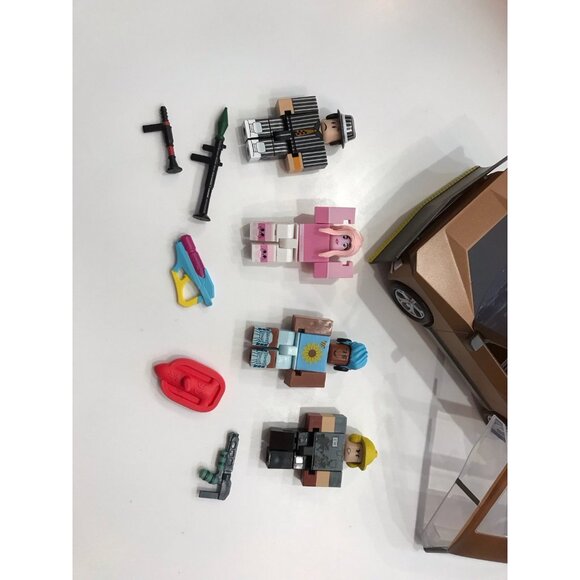 Roblox toy car with 4 action figures - Picture 4 of 4